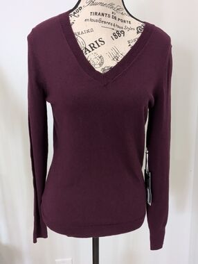 WORTHINGTON | Women's Classic Burgundy V-Neck Long Sleeved Sweater